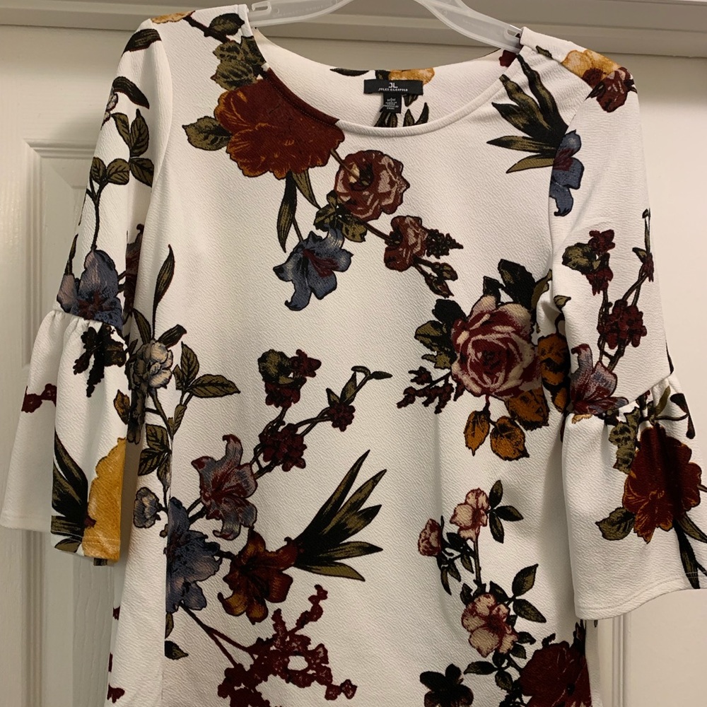 Flower bell sleeve blouse
